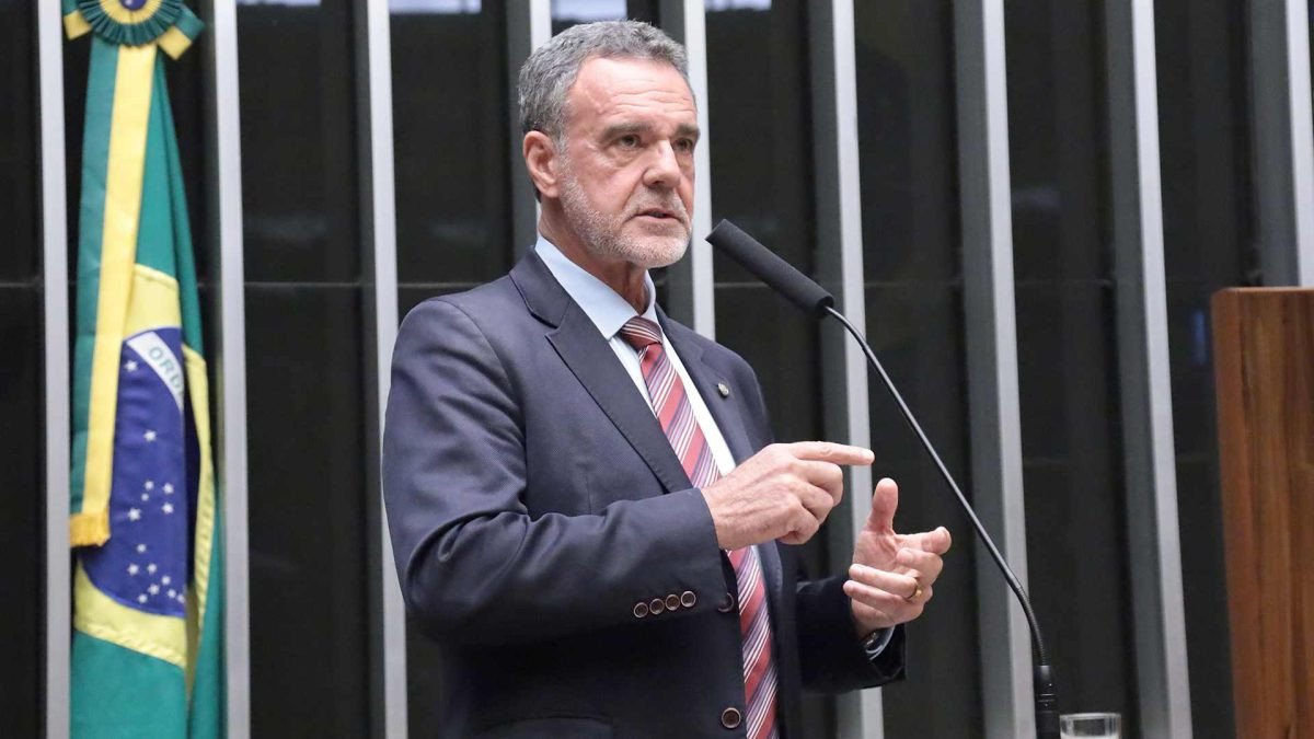 Deputado do PCdoB defende blockchain verificando bets de brasileiros com uso do Pix